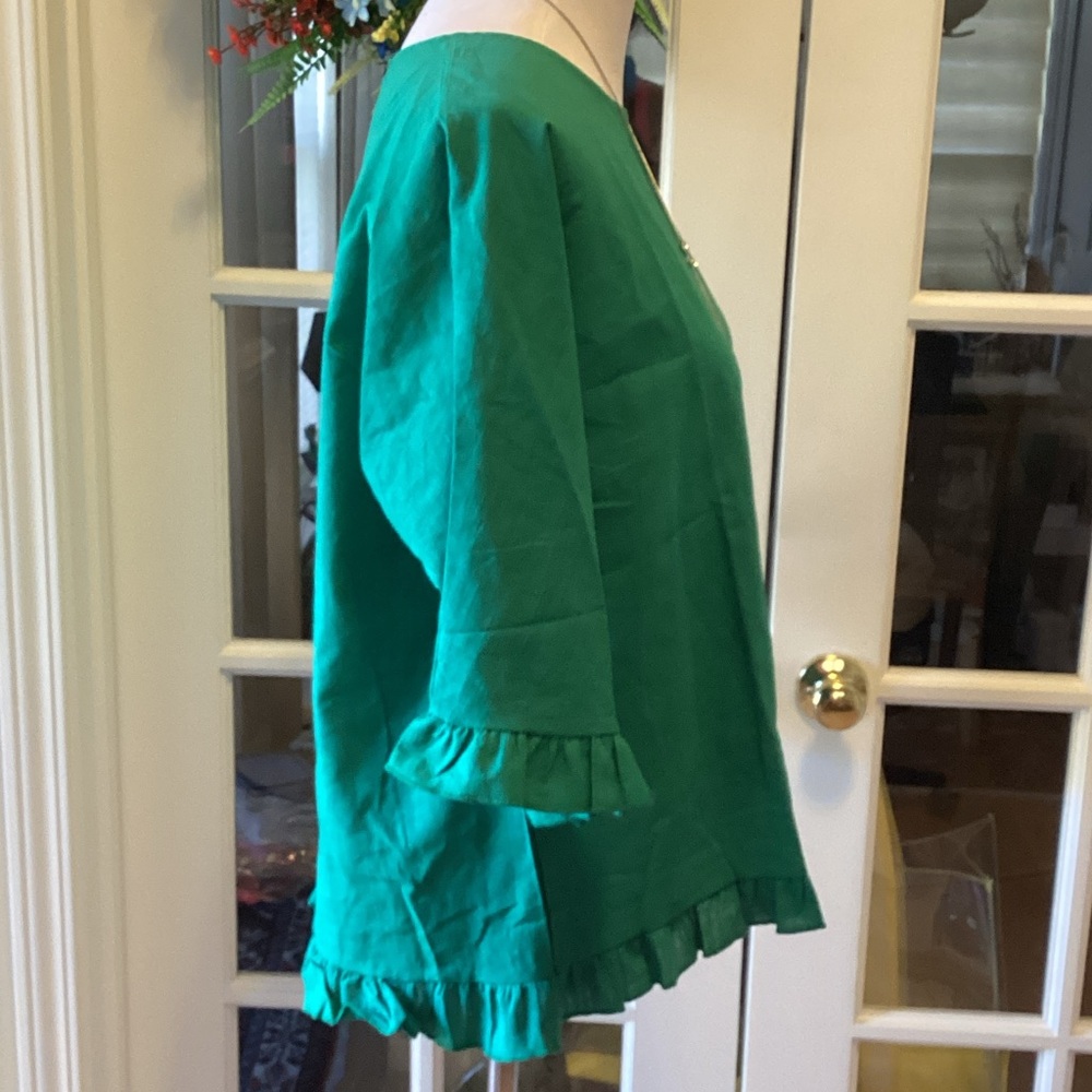 Elegant Emerald Ruffle Blouse - Picture 4 of 10